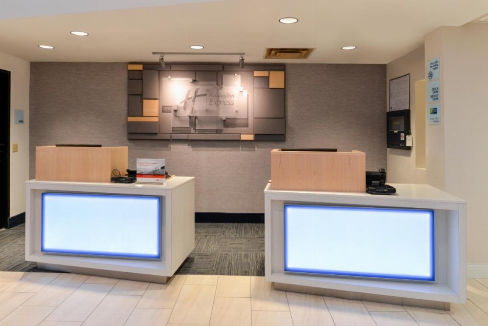 Holiday Inn Express & Suites RALEIGH NE - MEDICAL CTR AREA Image 12
