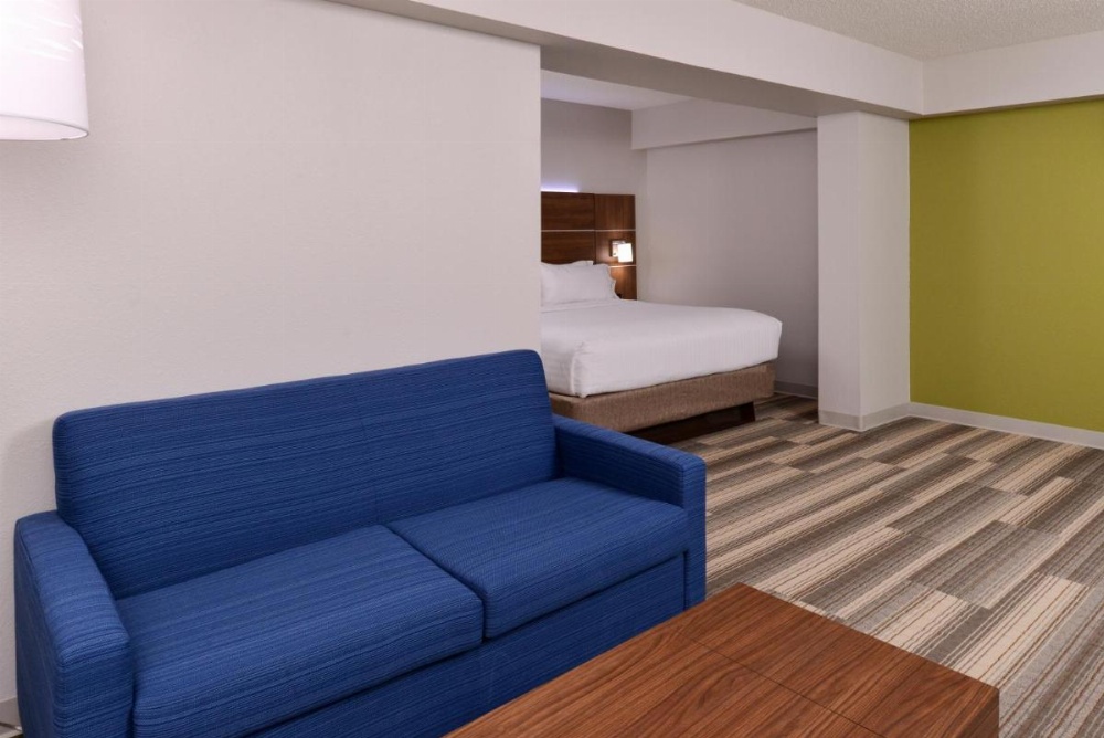 Holiday Inn Express & Suites RALEIGH NE - MEDICAL CTR AREA Image 36